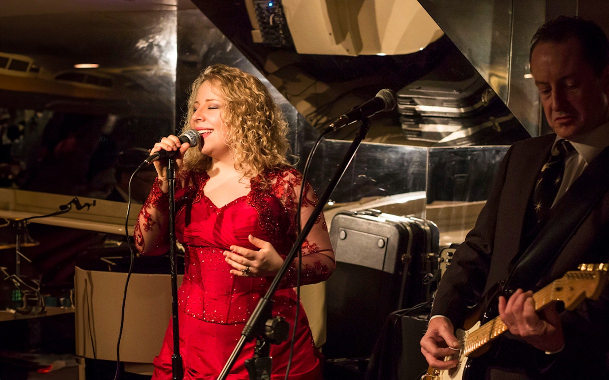 Live music performance on Gold Penfolds Dinner & Drinks Cruise, Sydney Harbour.