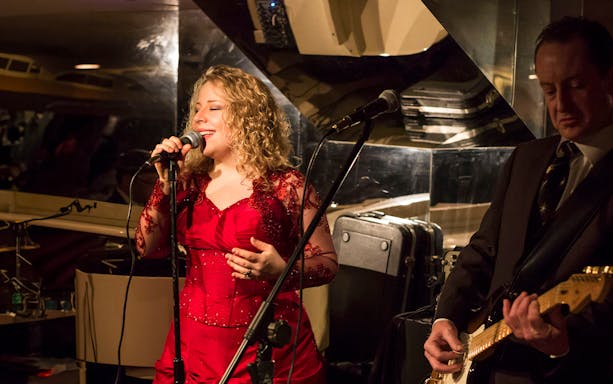 Live music performance on Gold Penfolds Dinner & Drinks Cruise, Sydney Harbour.