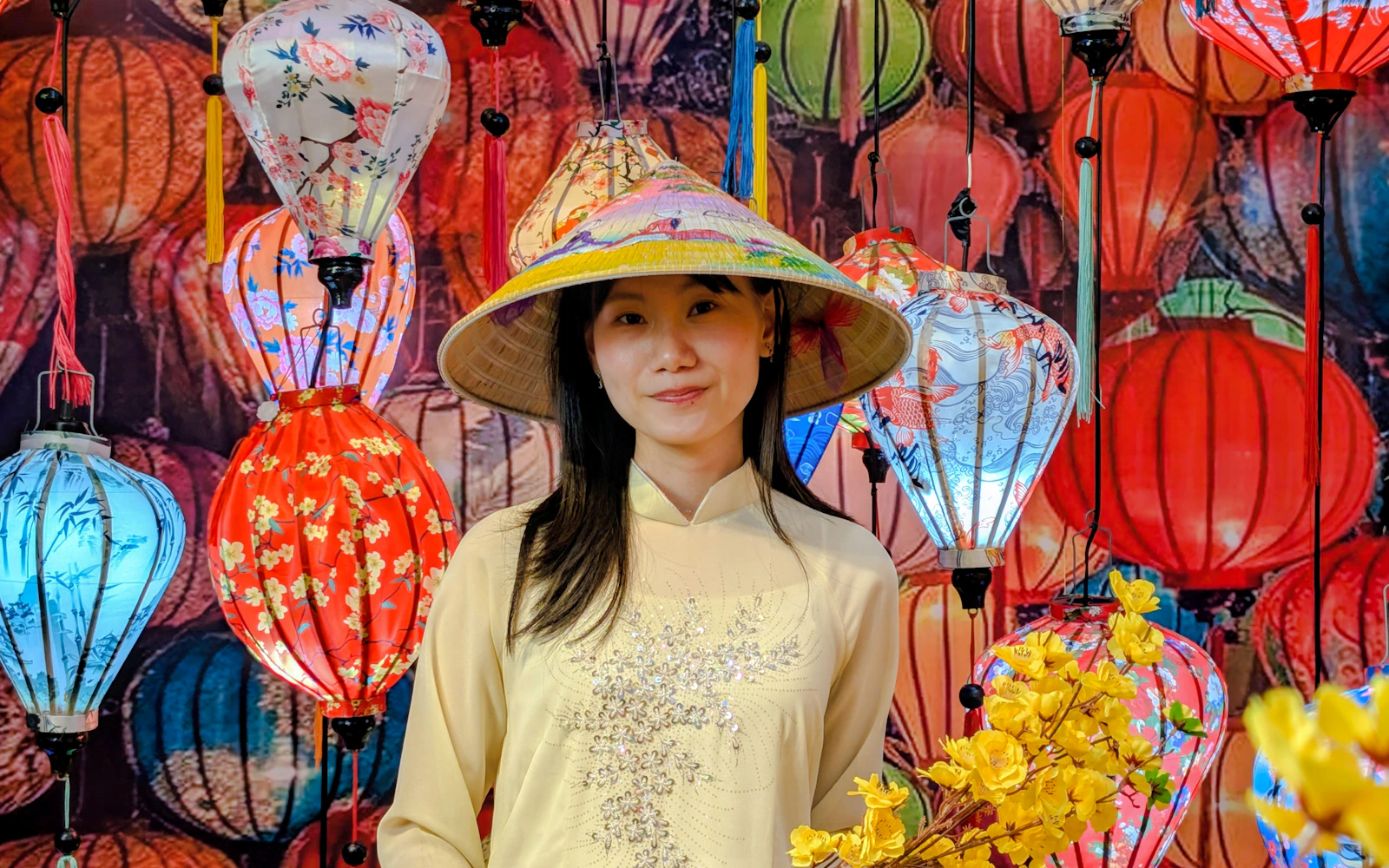Da Nang Ao Dai Photoshoot with Ao Dai Rental and Drink at a Local Cafe Image 3