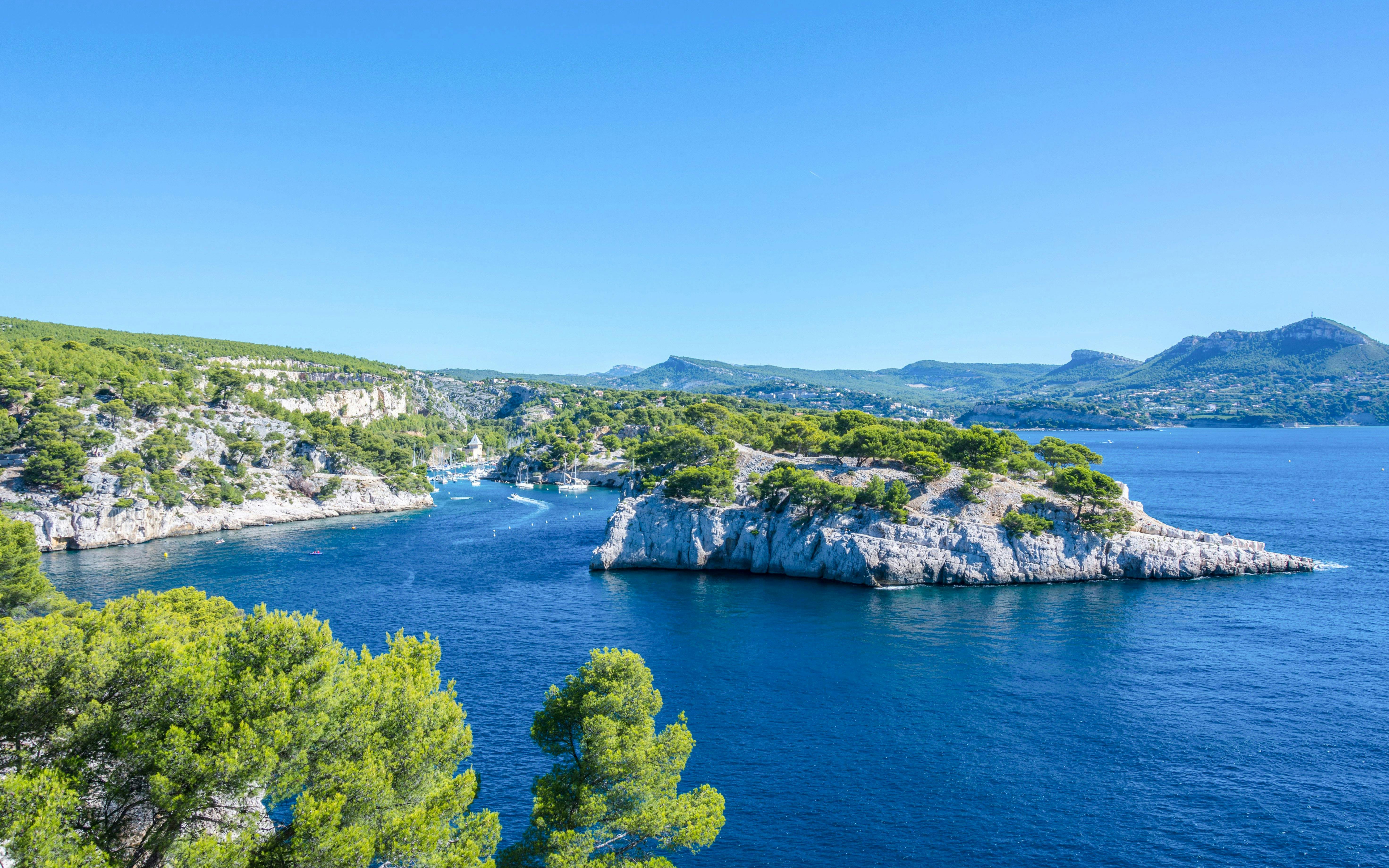 Sailing near rocky coastline of Frioul Archipelago with view of Châteaux d’If in Marseille, France.