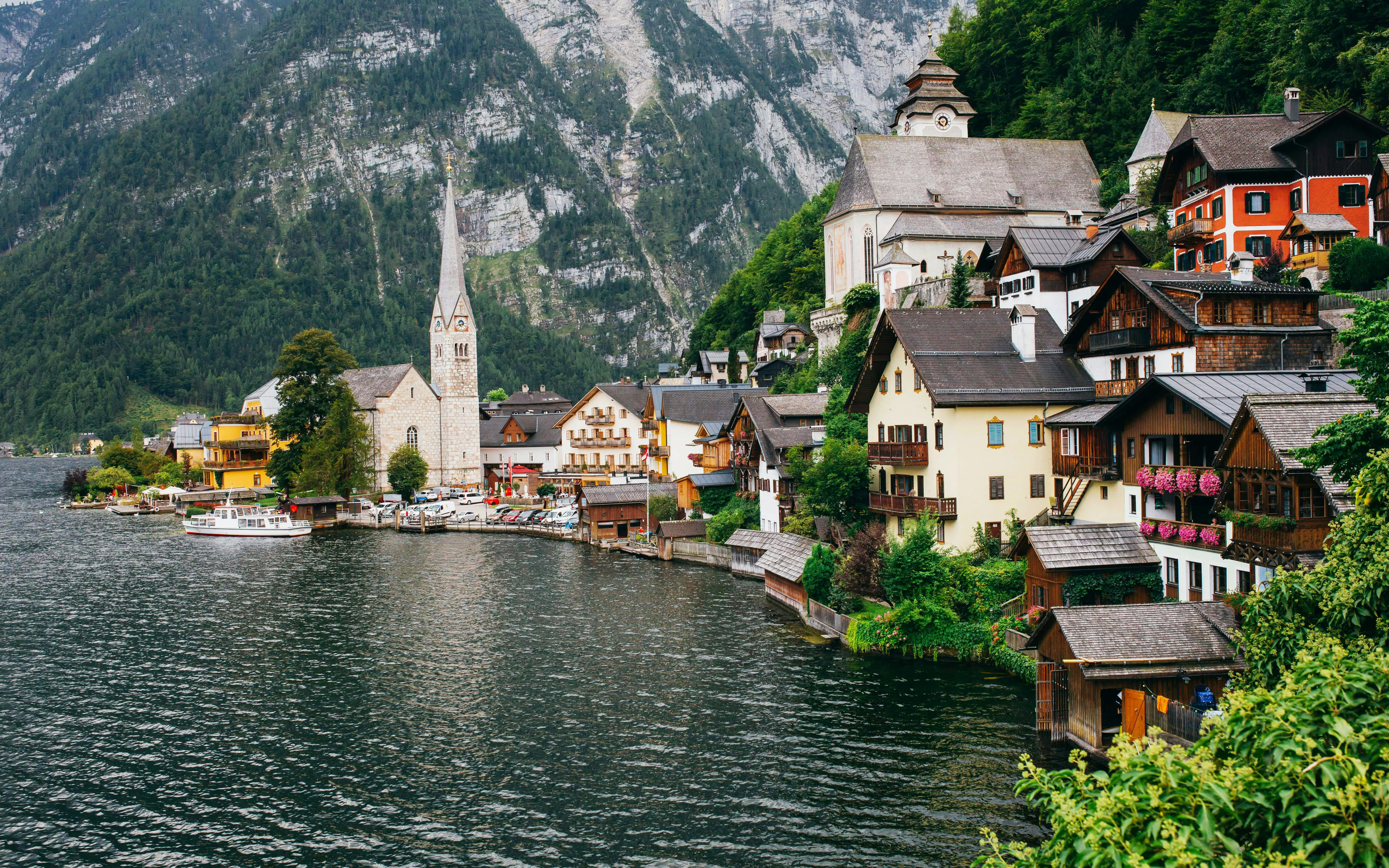 Village of Hallstatt along Lake Hallstatt with alpine backdrop, Salzkammergut, Austria.