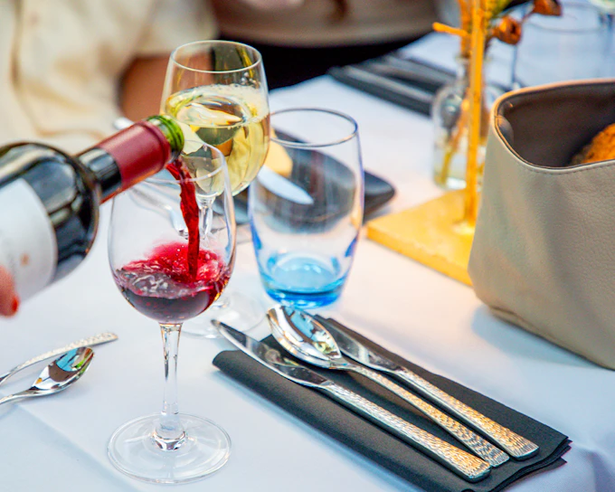 Amsterdam: 90-Min Adult-Only Evening Canal Cruise with Wine and Cheese