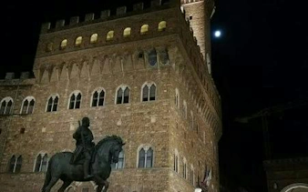 Equestrian statue in front of Palazzo Vecchio at night, Florence detective mystery game.