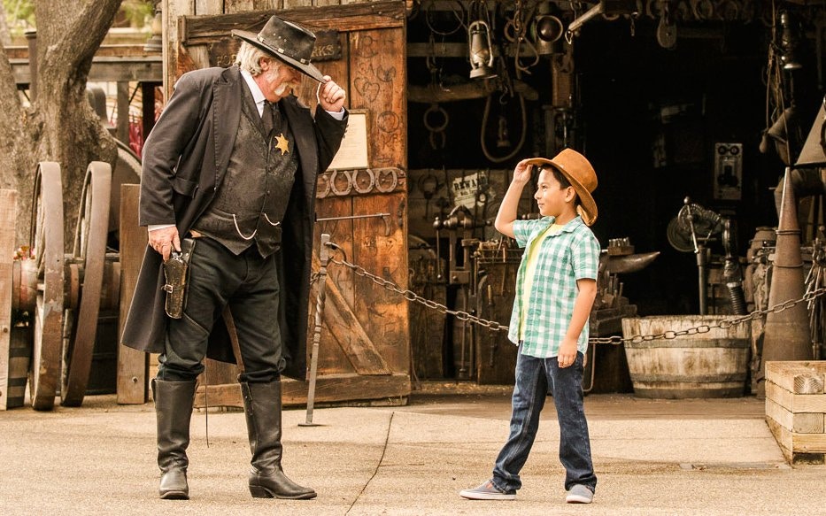 Sheriff and child tipping hats at Ghost Town Alive, Knott's Berry Farm.