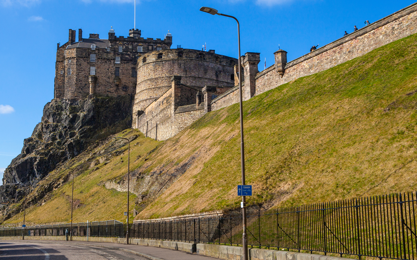 Edinburgh Castle view from Johnston Terrace, showcasing historic architecture in Scotland.