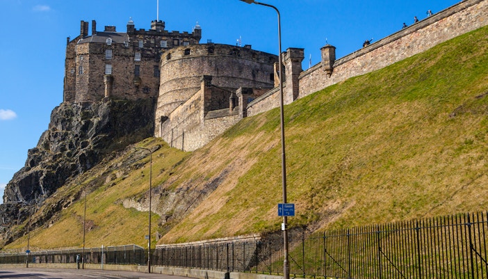 Edinburgh Castle view from Johnston Terrace, showcasing historic architecture in Scotland.