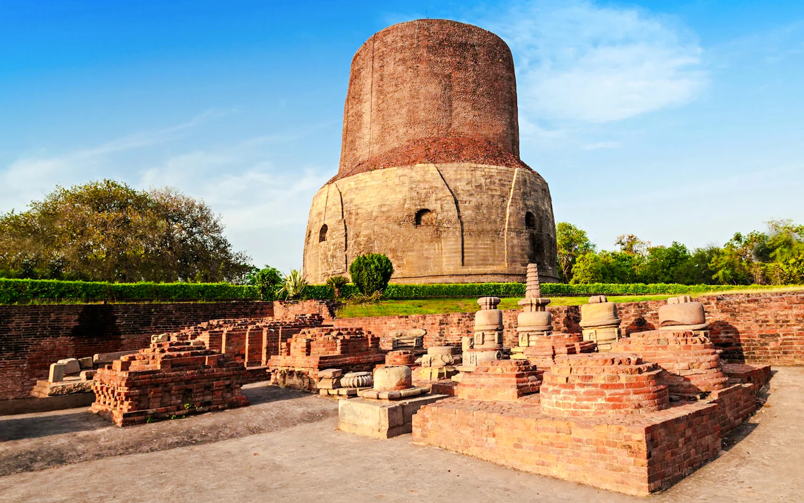 From Delhi: Varanasi Same-Day Private Tour by Flight with Ganges Boat Ride