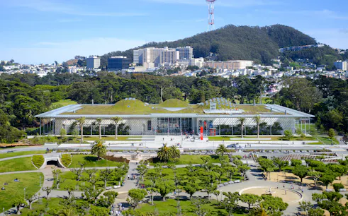 California Academy of Sciences with living roof and surrounding park in San Francisco.