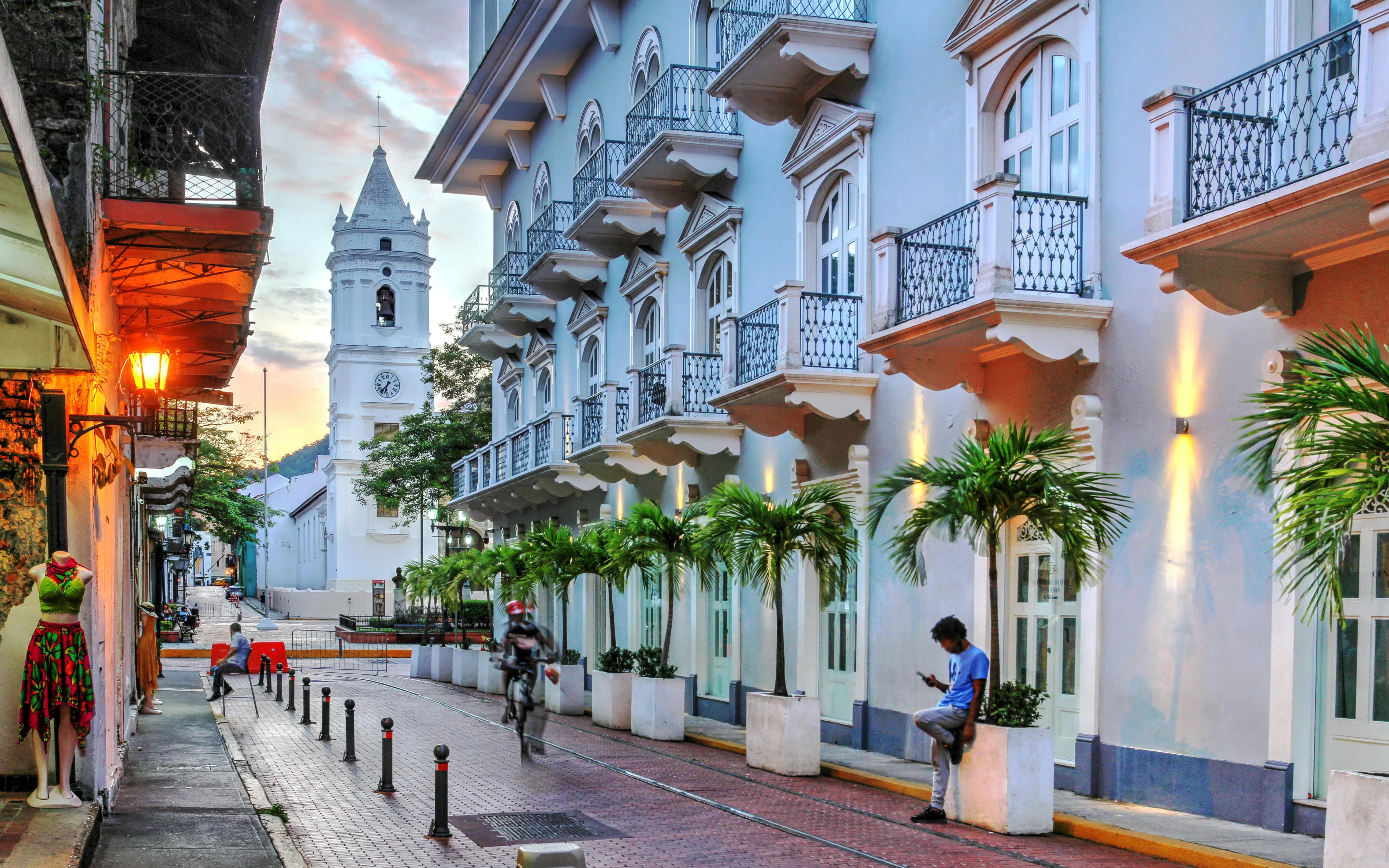 Panama City Night Tour with Hotel Transfers: Amador Causeway & Casco Viejo Image 4