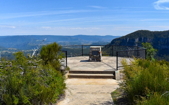 Cahill’s Lookout platform with view of Blue Mountains, Australia.
