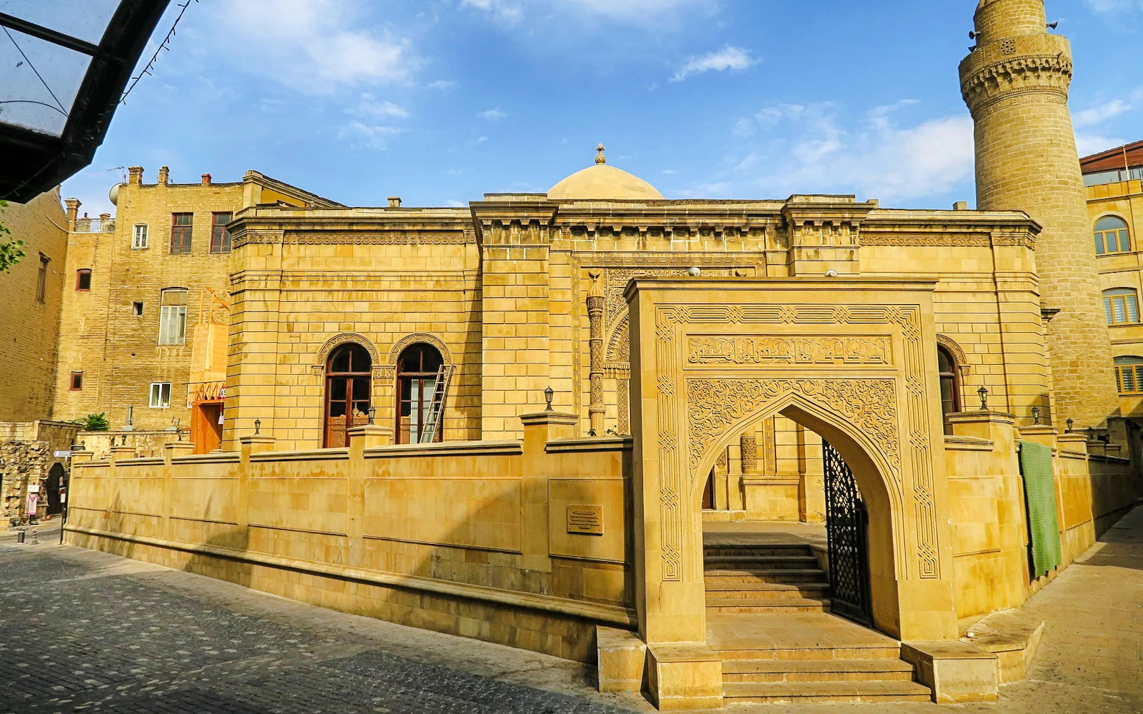 Baku Old and Modern Guided City Tour by Minivan (Product 56421)
