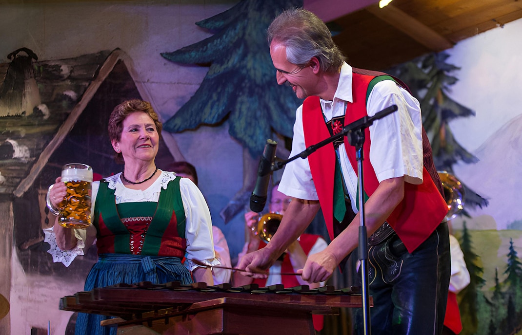 Tyrolean Evening Show Innsbruck with the Gundolf Family