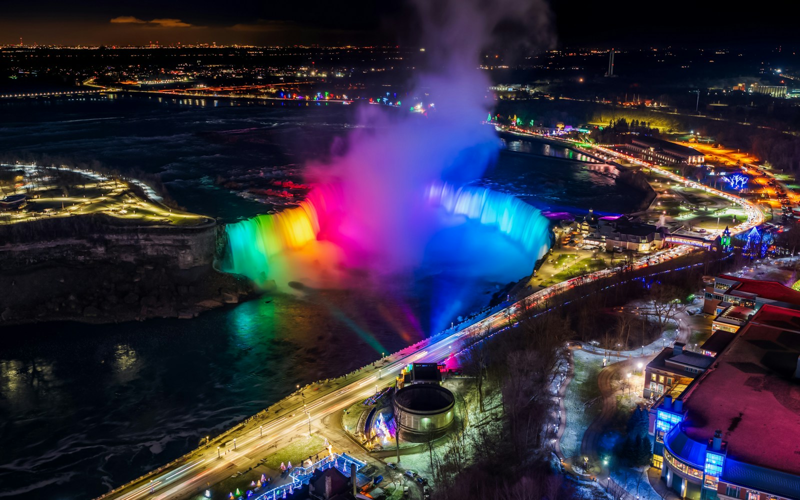 From Toronto: Niagara Falls Private Tour with Maple Syrup Tasting