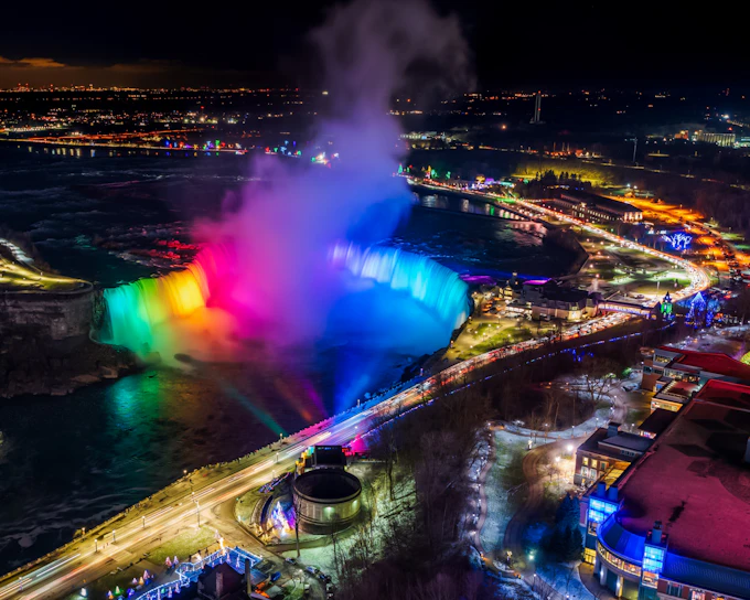 From Toronto: Niagara Falls Private Tour with Maple Syrup Tasting