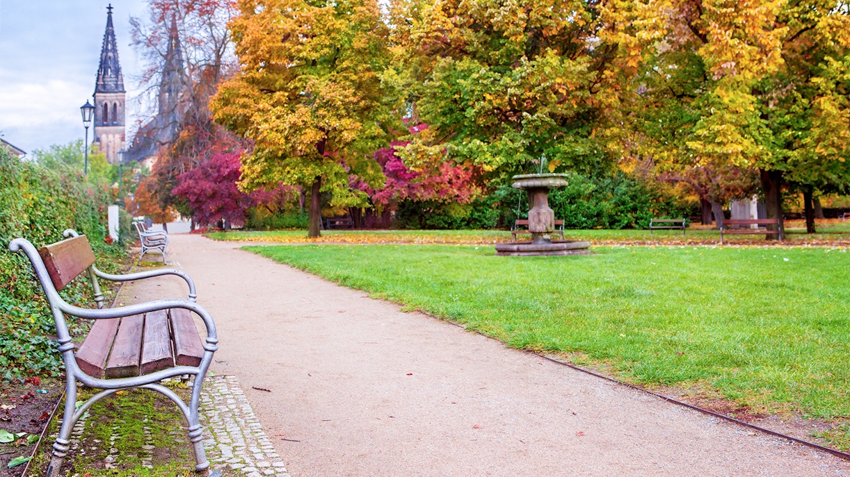 estatua del legendario premsyl en el parque infantil de vyšehrad