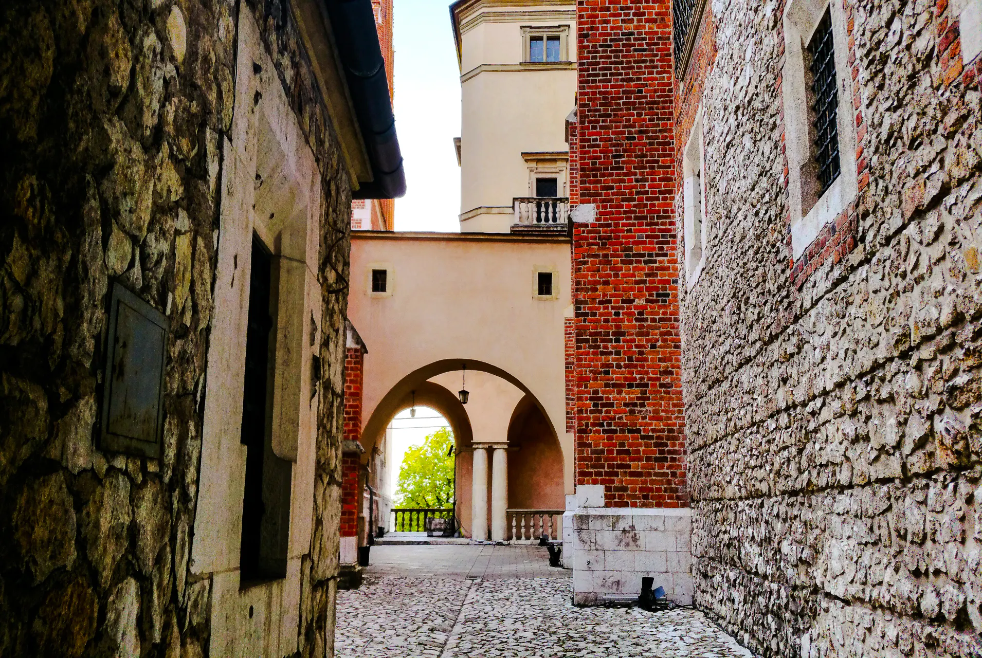 Krakow: Wawel Cathedral Small-Group Guided Tour with Entry