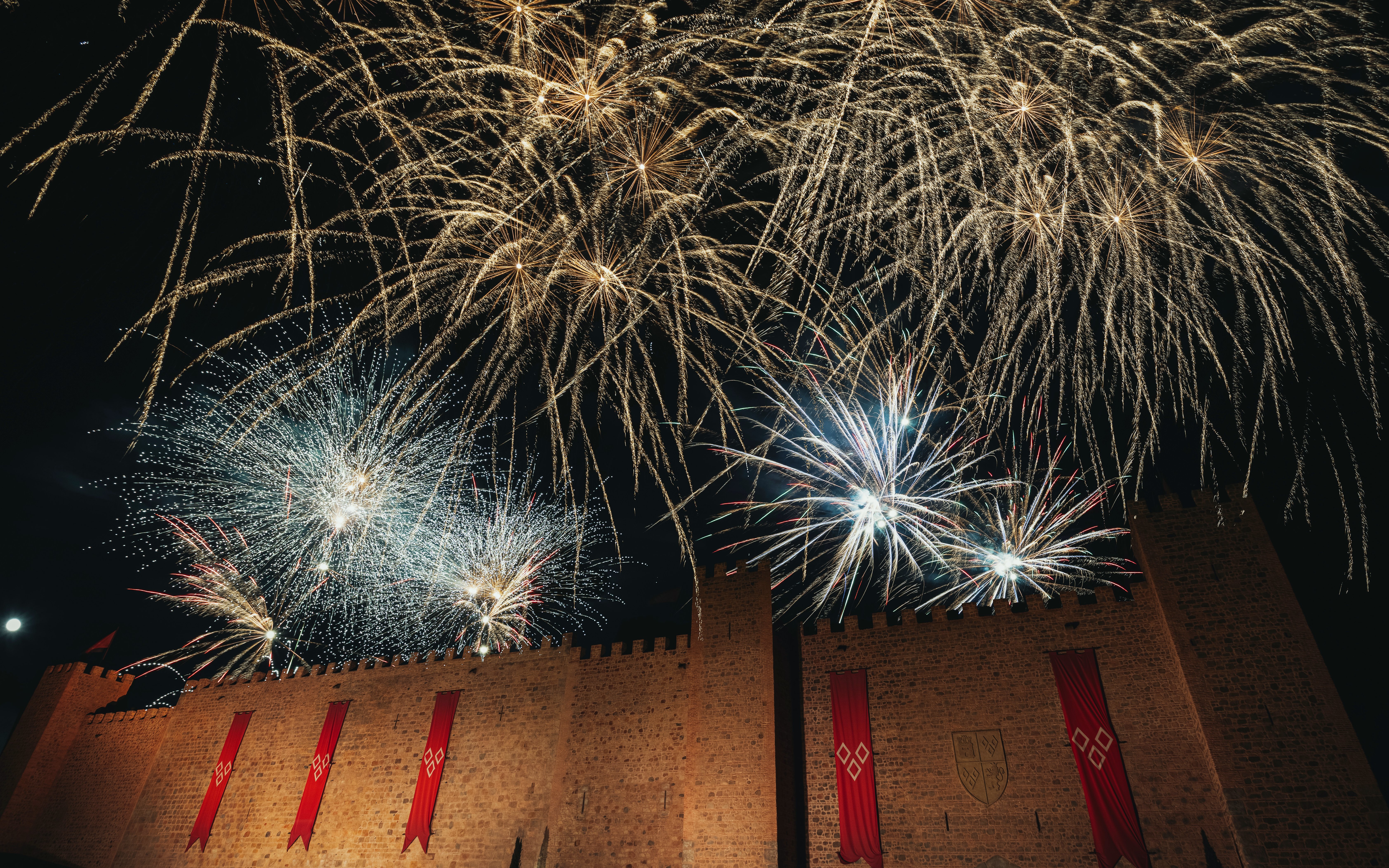 Fireworks display over castle walls during Christmas at Puy du Fou, España.