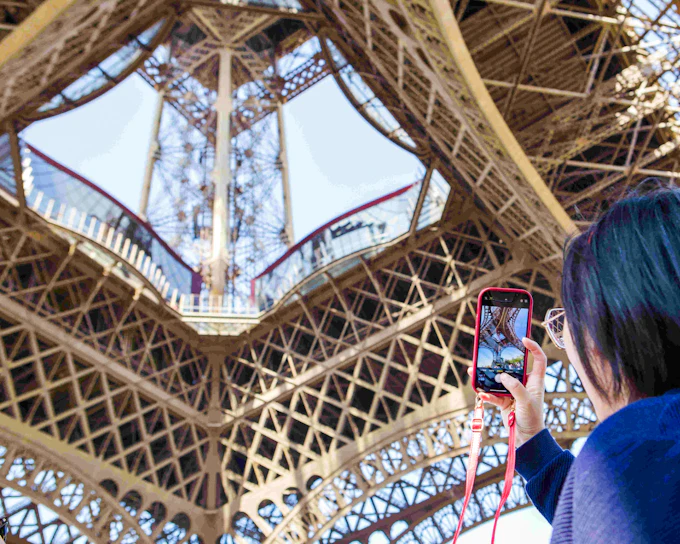 Illumination Tour of Paris and Eiffel Tower Summit (Reserved Access)
