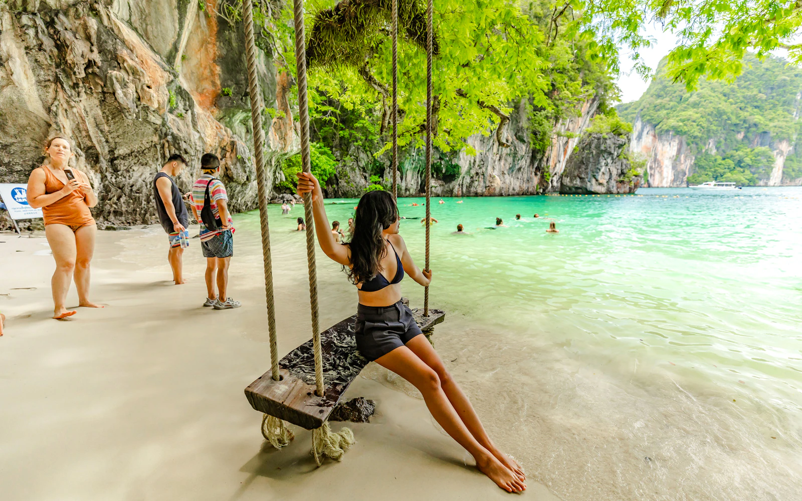 From Krabi: Hong Island 360° Viewpoint Tour by Speed Catamaran with Hotel Transfers and Lunch (Product 53991)