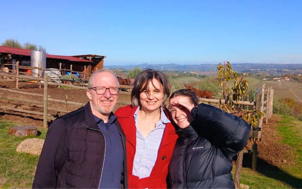 Visitors enjoying a Tuscan farm with vineyards in San Gimignano.