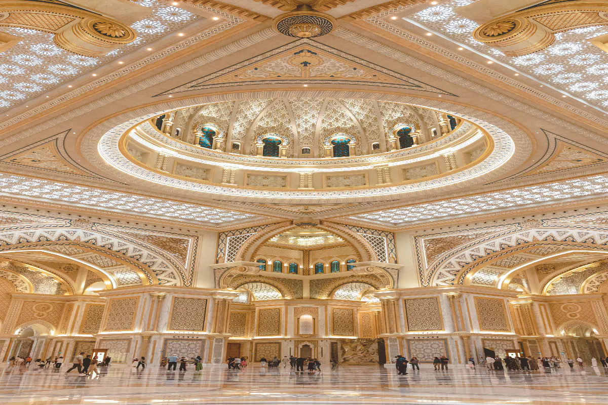 fra dubai: tur i abu dhabi med besøk til sheikh zayed-moskeen og souq-7
