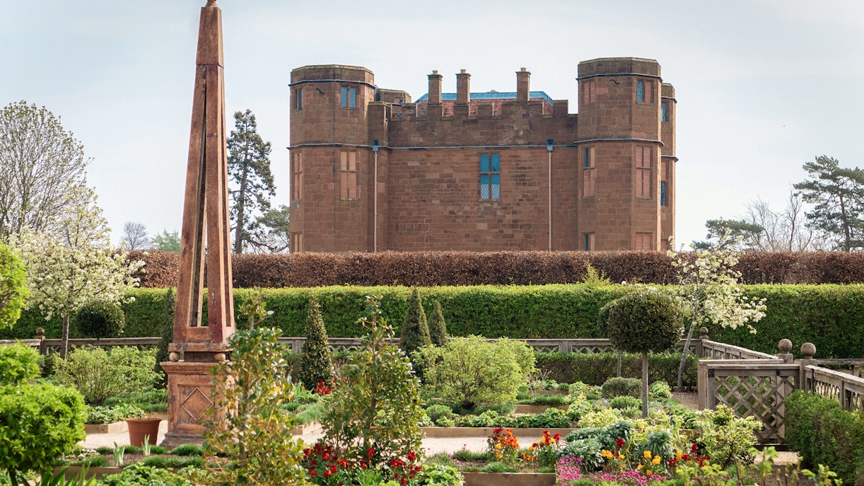 Elizabethan garden at Kenilworth Castle