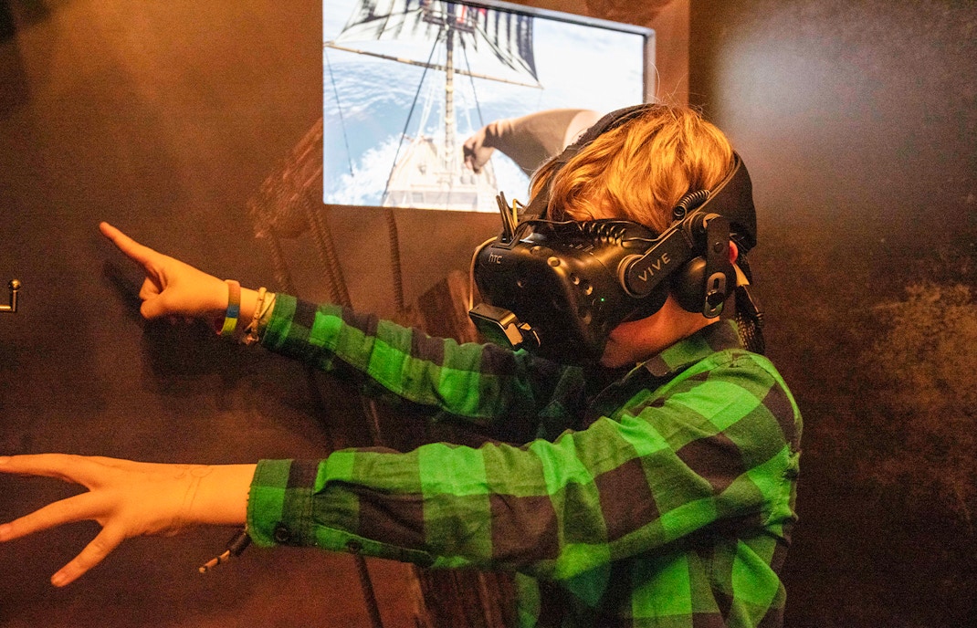 Visitors engaging in VR experience at Historium Bruges, exploring medieval Bruges history.