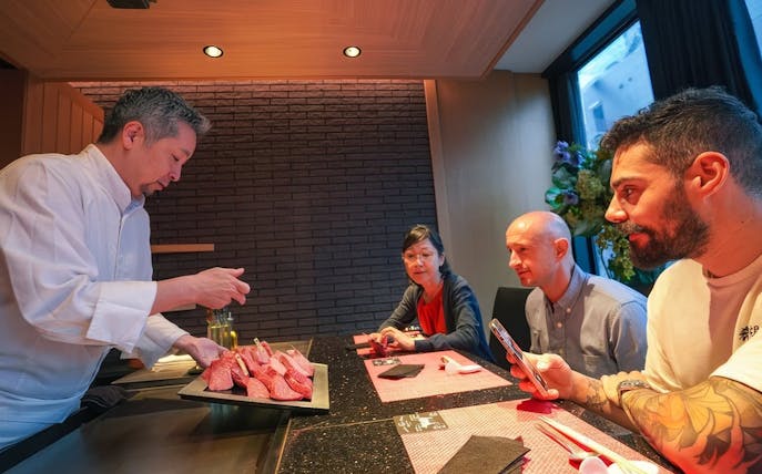 circuit vip vip à ginza autour du bœuf wagyu de catégorie a5 : dégustation à volonté de bœuf wagyu et de saké-1