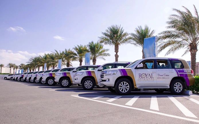 Safari nel deserto di Dubai con dune bashing in 4x4, cena a buffet con barbecue e spettacoli live