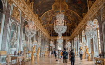 visite guidée en petit groupe avec accès coupe-file au château et aux jardins de versailles, avec trajet aller-retour en train depuis paris-2