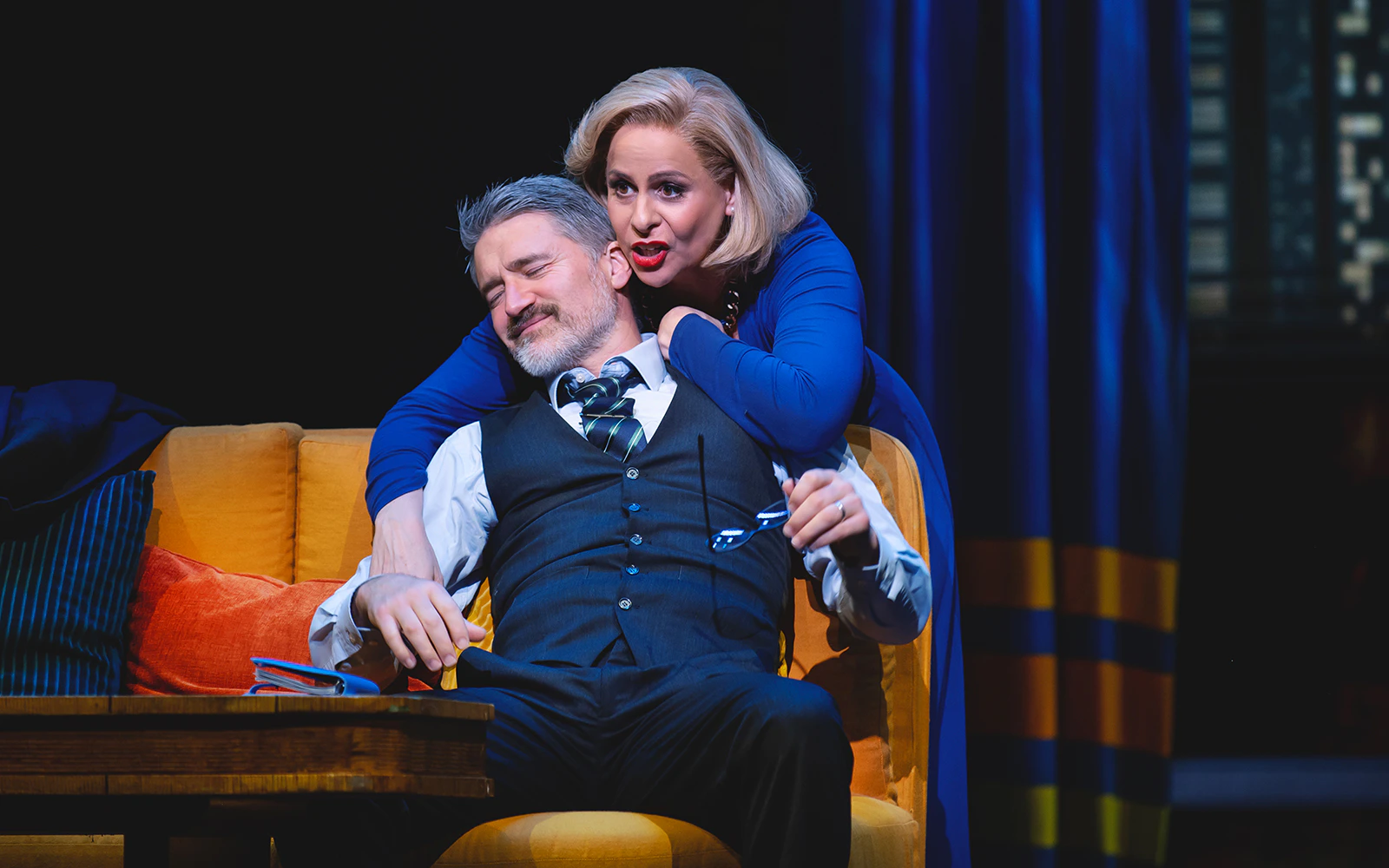 Tom Chambers as Walter Hobbes
