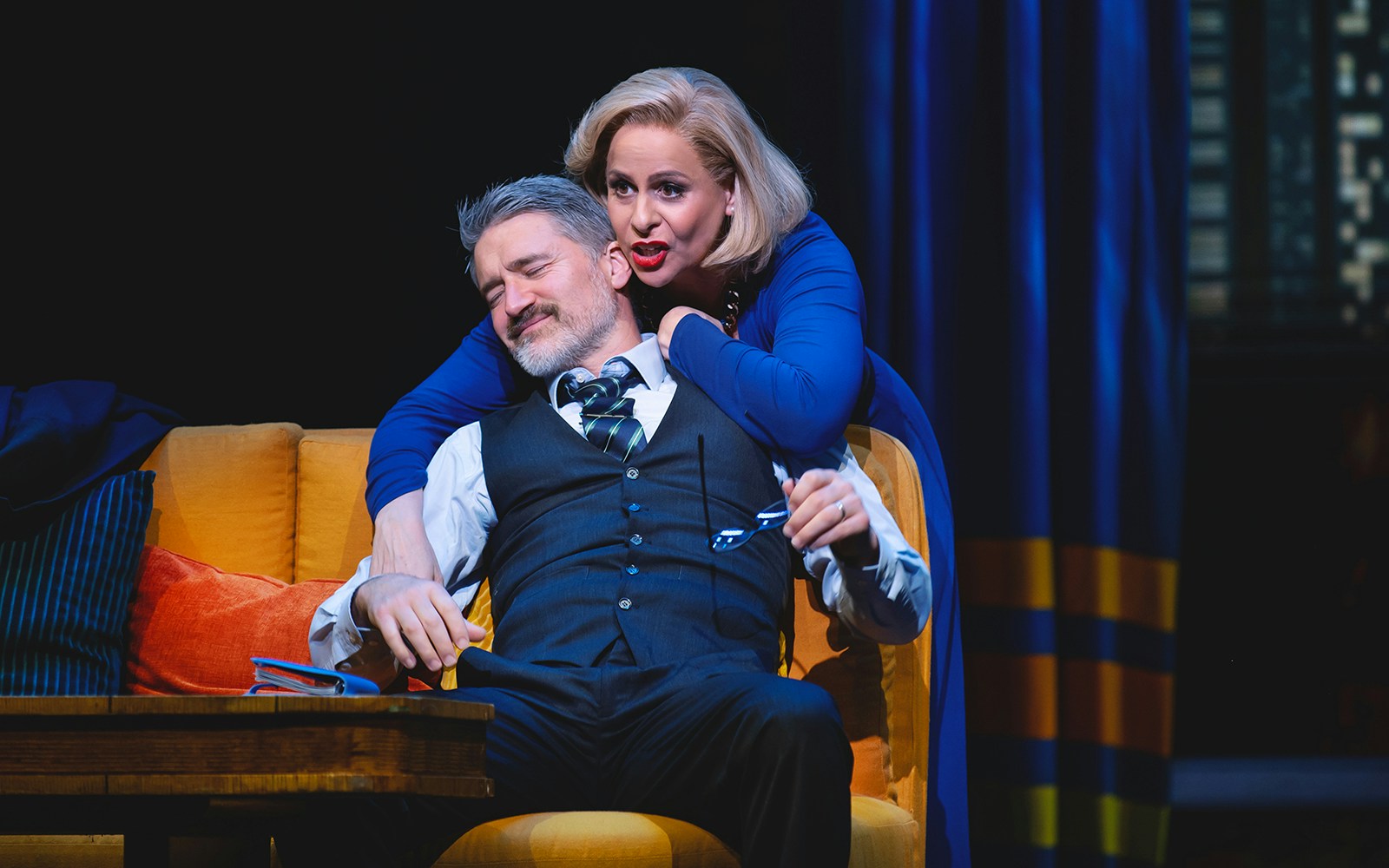 Tom Chambers as Walter Hobbes