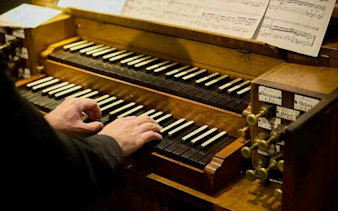Hands playing an organ at St. Anne's Church, Vienna during Magic Trumpet Christmas Concert.