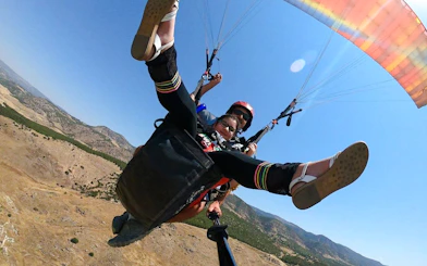 Pamukkale: Tandem Paragliding Over Hierapolis and Pamukkale Travertines