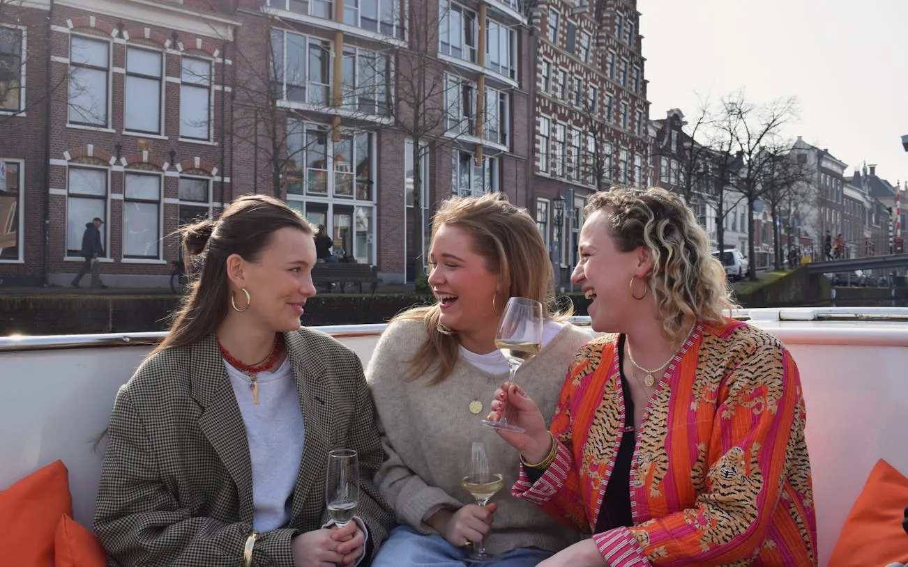 Haarlem Canal Dinner Cruise with Freshly Baked Nolita Pizza Delivered On Board