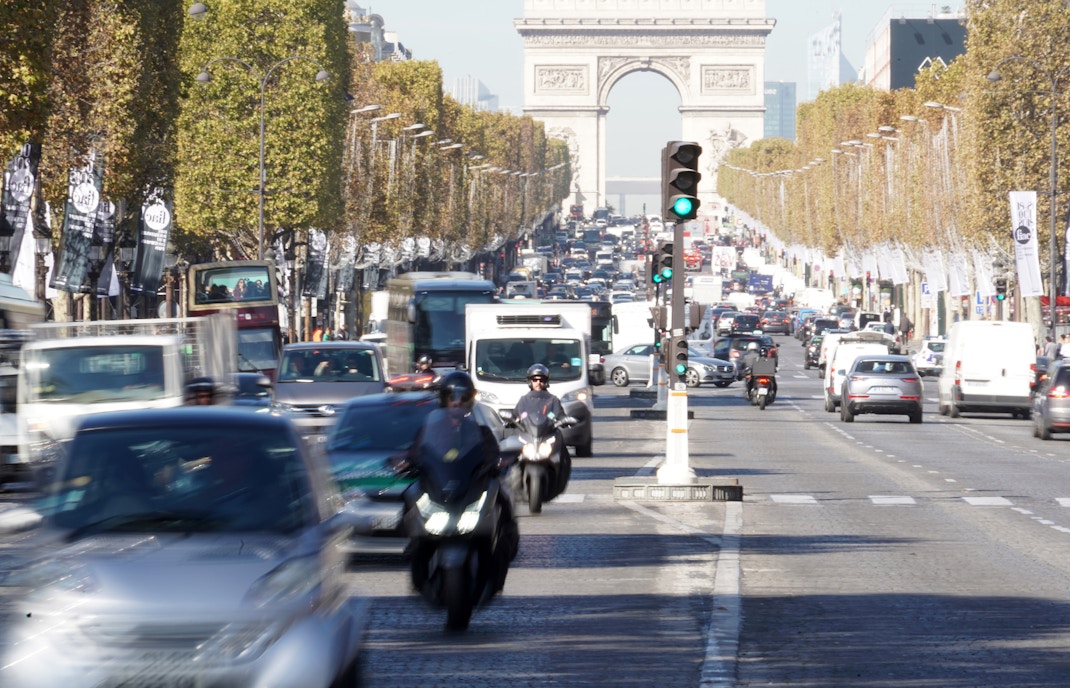 getting to Eiffel Tower by car