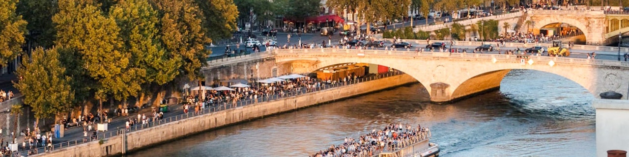 Crociera panoramica di un'ora sul fiume Senna con partenza dalla Torre Eiffel