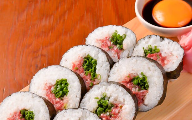 Sushi rolls with green onions and tuna filling at Hakata Dojo Yaesu.