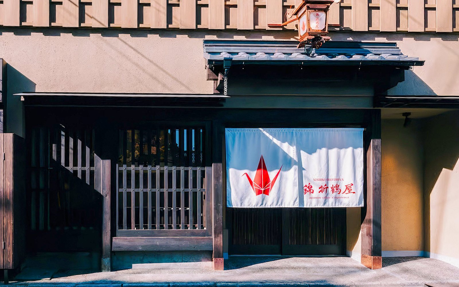 Traditional Japanese house entrance with tea ceremony venue sign.