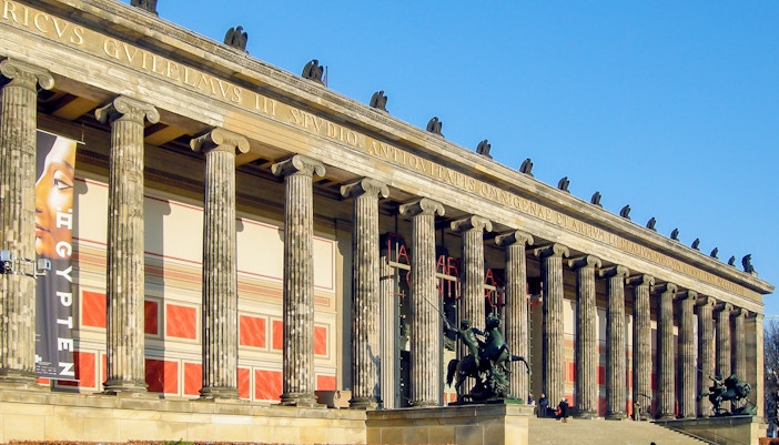 Altes Museum in Berlin with neoclassical columns and a grand entrance.