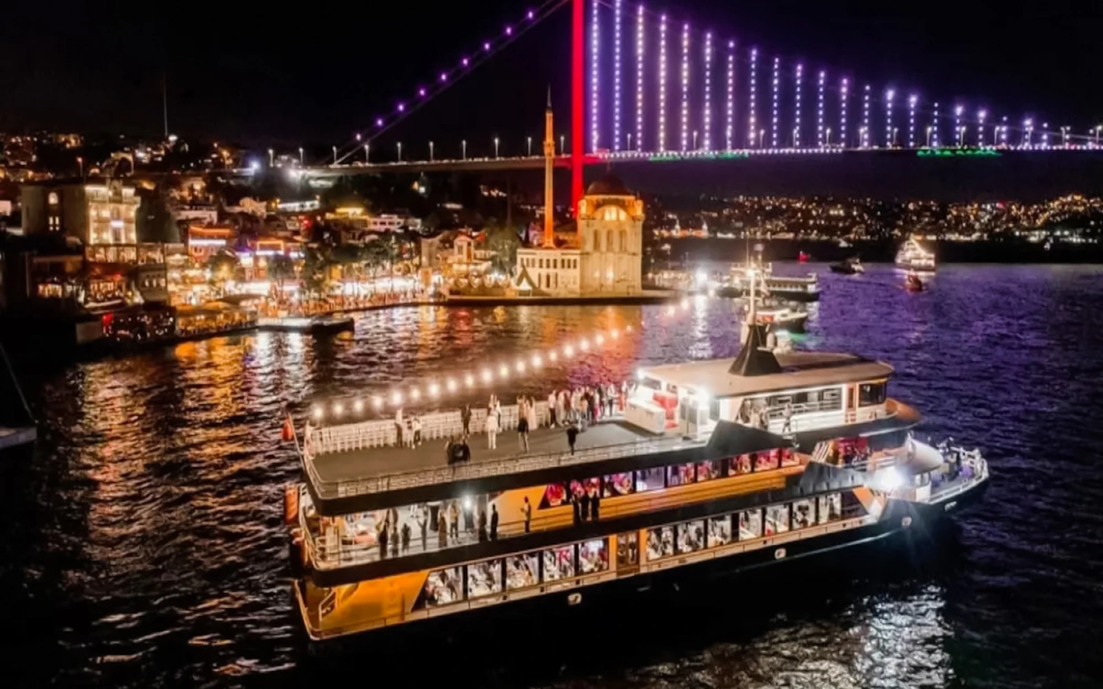 Istanbul Bosphorus Dinner Cruise with Live Show, Unlimited Drinks and Hotel Transfers (Product 49701)