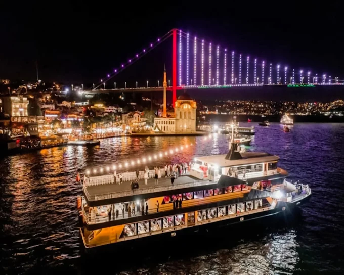 Istanbul Bosphorus Dinner Cruise with Live Show, Unlimited Drinks and Hotel Transfers (Product 49701)