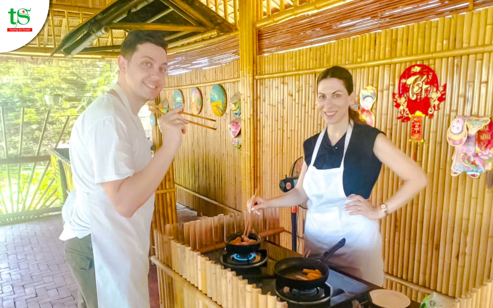Hoi An Countryside Bicycle Tour with Tra Que Vegetable Village Farming Experience and Lunch
