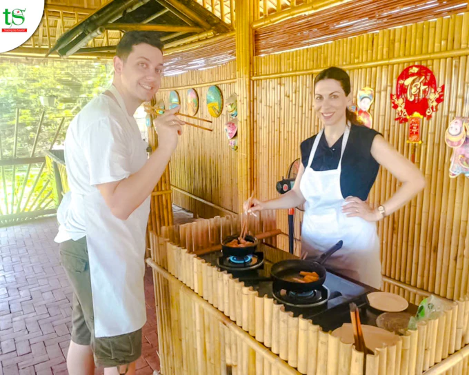 Hoi An Countryside Bicycle Tour with Tra Que Vegetable Village Farming Experience and Lunch