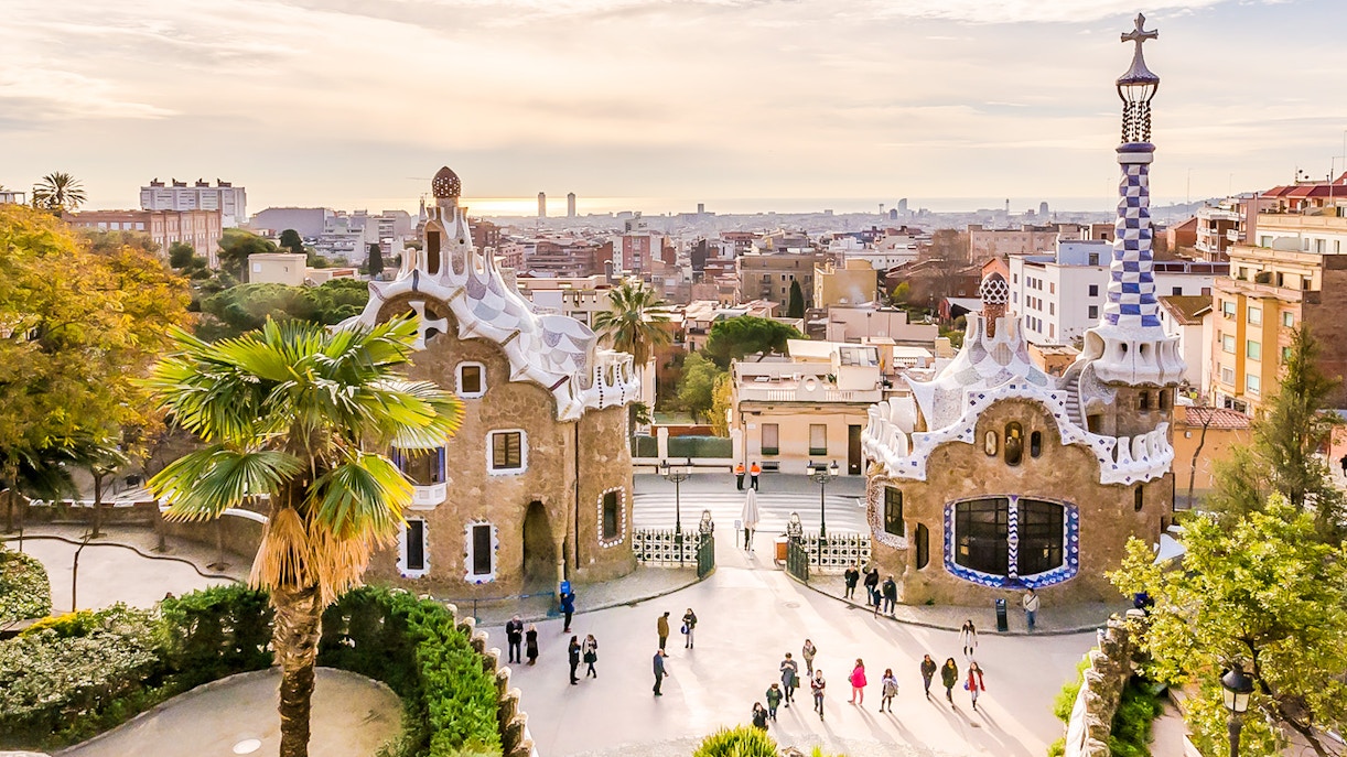 Casa Mila Architecture - Antoni Gaudí