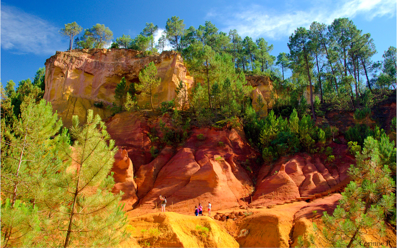 From Avignon: Gordes, Roussillon & Fontaine-de-Vaucluse Tour with Ochre Trail Entry Image 2