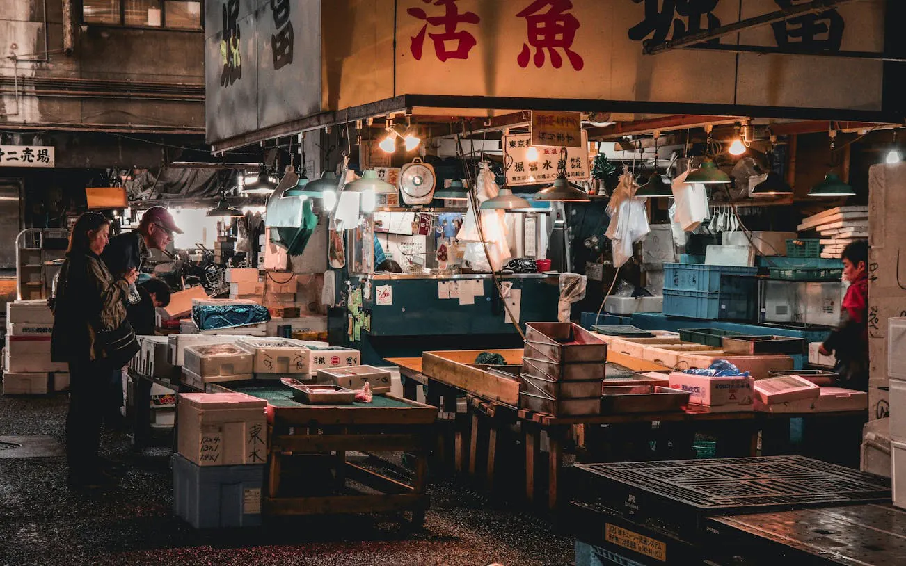 Tokyo Shitamachi Heritage Walking Tour Featuring Tsukiji and Asakusa Artisan Culture