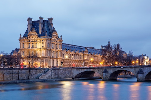 1-times sightseeingcruise i Paris med kveldsbelysning