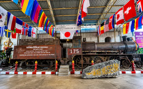 tour zu den erawan-wasserfällen, zur kwai-brücke und zum jeath-kriegsmuseum -1