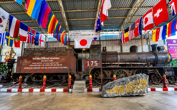 tour della cascata di erawan, del ponte sul fiume kwai e del museo della guerra jeath -1